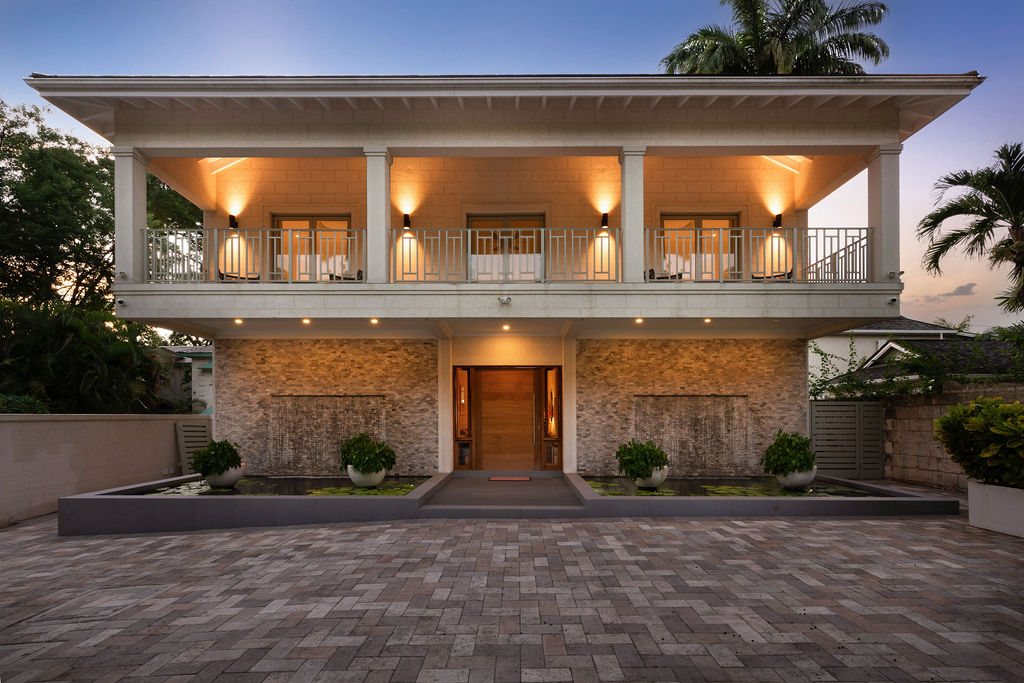 Calabash Exterior Lit